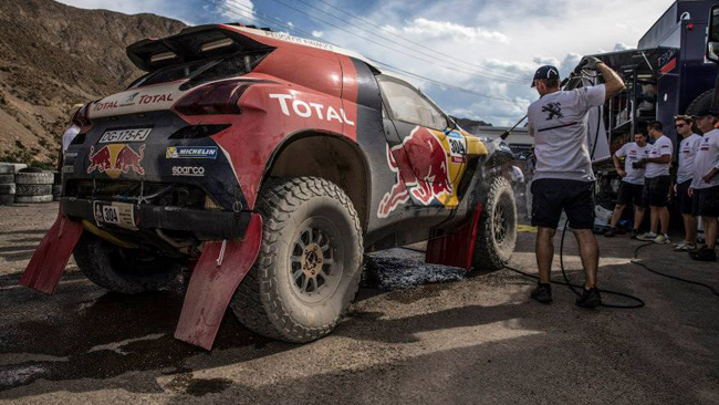 Dakar: la Peugeot ora guarda alle posizioni di testa