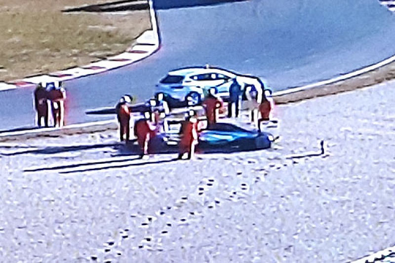 Rosberg si insabbia alla curva 5: bandiera rossa