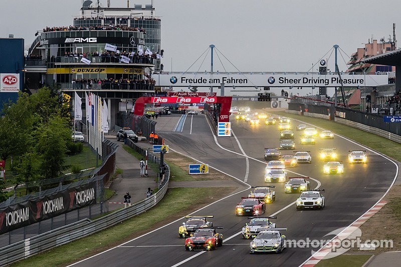 endurance-24-hours-of-the-nurburgring-2015-start-20-schubert-motorsport-bmw-z4-gt3-dominik.jpg