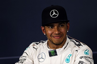 Motorsport-Total: Хэмилтон подписал новый контракт с Mercedes