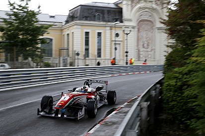 Felix Rosenqvist logra triplete de poles