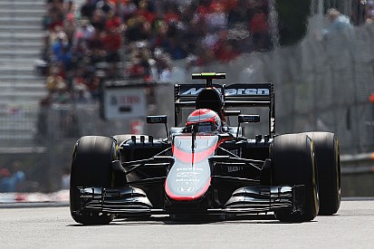 Depois de Alonso, McLaren também troca o motor de Button