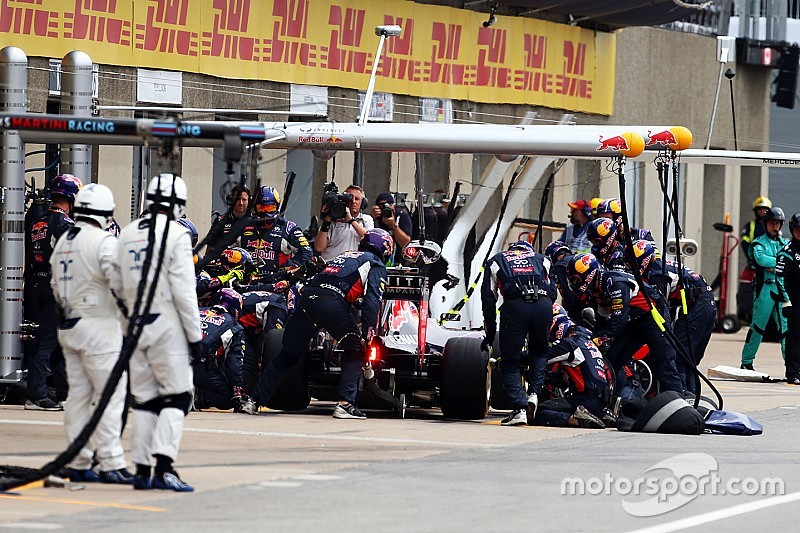 В Red Bull и McLaren используют новые моторы