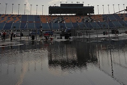Prova de Chicagoland da Xfinity Series é adiada por causa da chuva