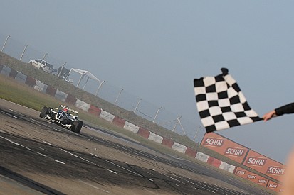 Largando dos boxes, Piquet fatura a segunda e se isola na liderança