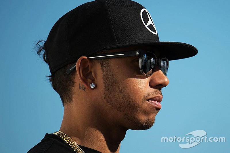 Hamilton suffers “misunderstanding” at Wimbledon tennis final