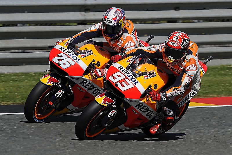Márquez y Pedrosa prueban la Honda de 2016