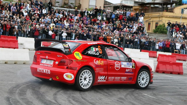 Totò Riolo in testa alla Targa Florio
