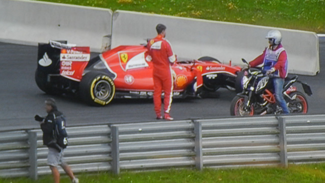 Austria, Libere 1: Vettel fermo in pista con la Ferrari