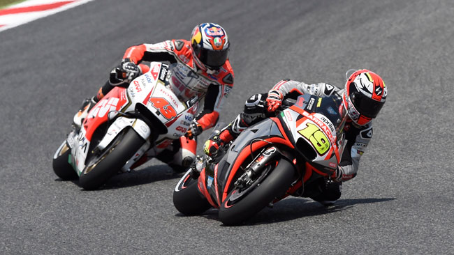 Bautista porta l'Aprilia RS-GP nella top 10 a Barcellona