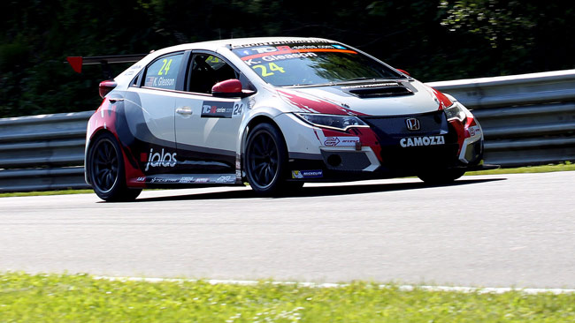 Salzburgring, Qualifica: Gleason-Pole, beffato Comini