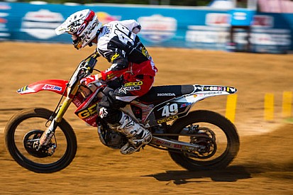 Justin Bogle si ferma e salta Glen Helen
