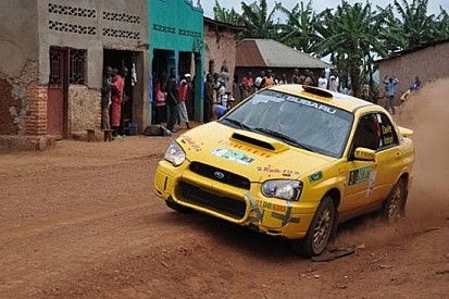 Giancarlo Davite sul podio allo Zimbabwe Rally