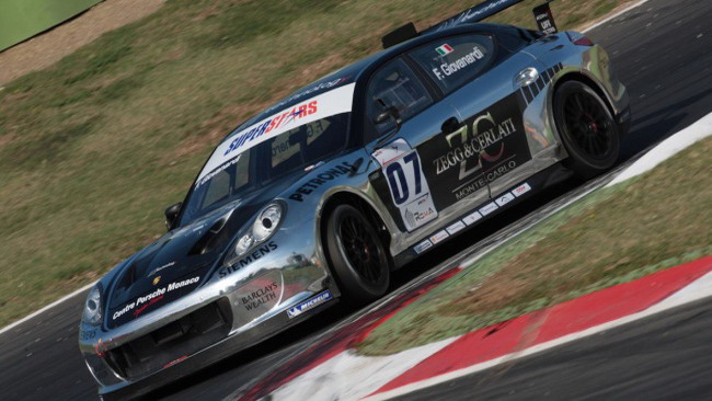 Fabrizio Giovanardi e la Panamera in pole a Vallelunga