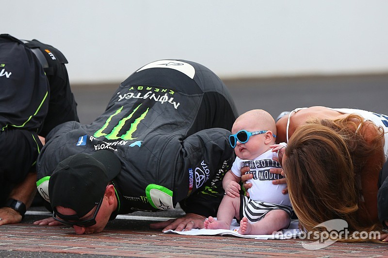 Kyle Busch, internado luego de ganar en Indy