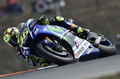 Rossi culpa a los neumáticos por la falta de ritmo