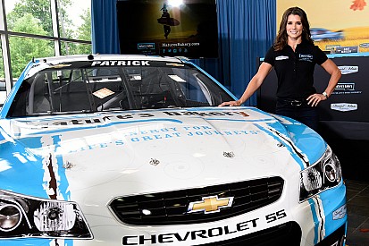 Danica Patrick, feliz por quedarse con Stewart-Haas