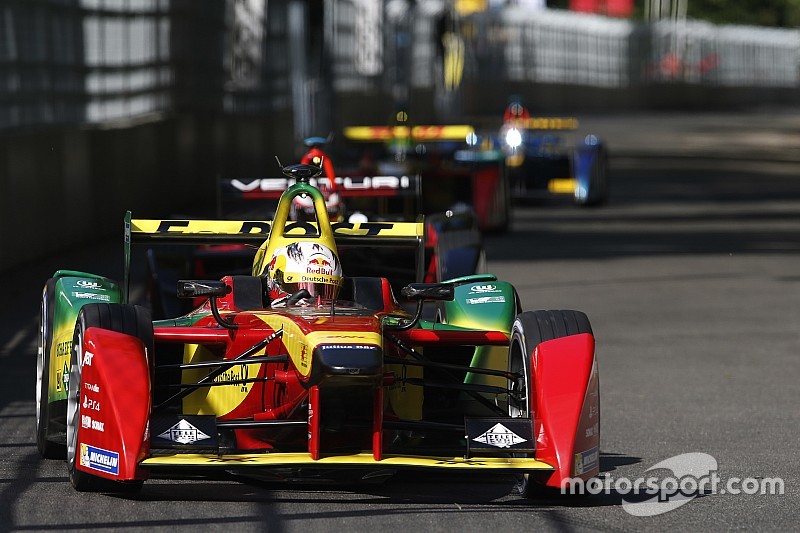 Un giro di Donington con il recordman Daniel Abt
