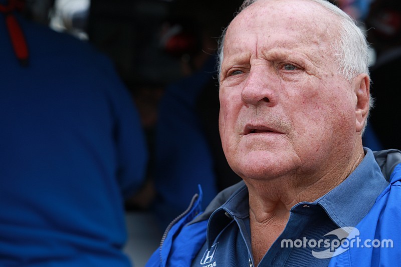 A.J. Foyt passa por cirurgia e perde etapas finais da Indy