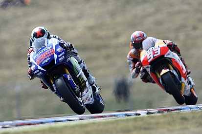 Silverstone, Libere 2: Lorenzo replica a Marquez