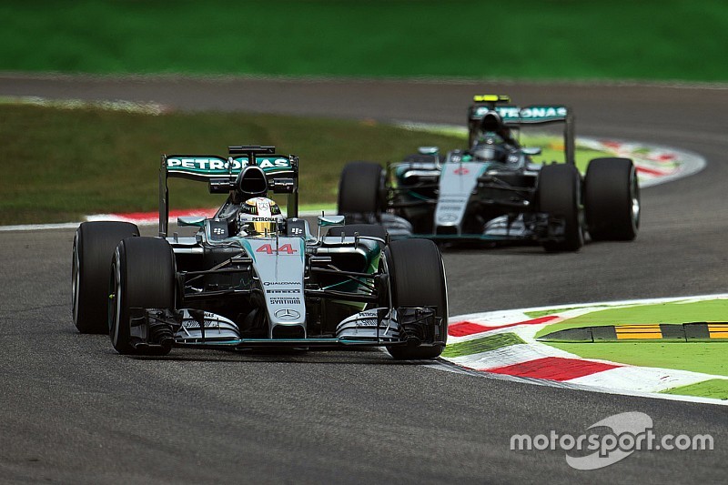 Hamilton aguarda la investigación por el motor de Rosberg