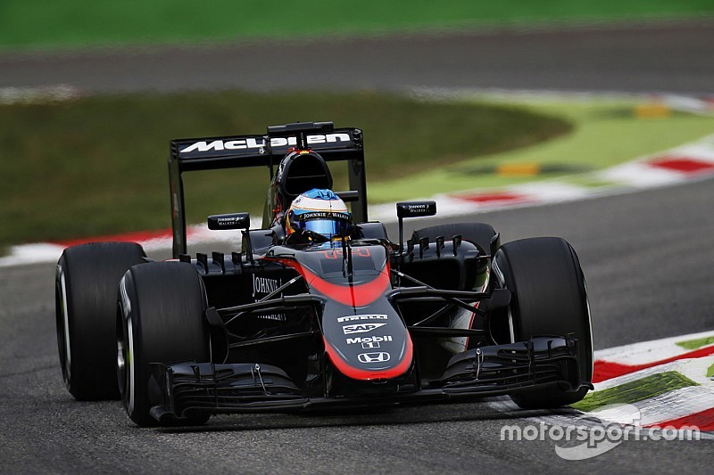 Alonso prefirió abandonar a dañar más su auto