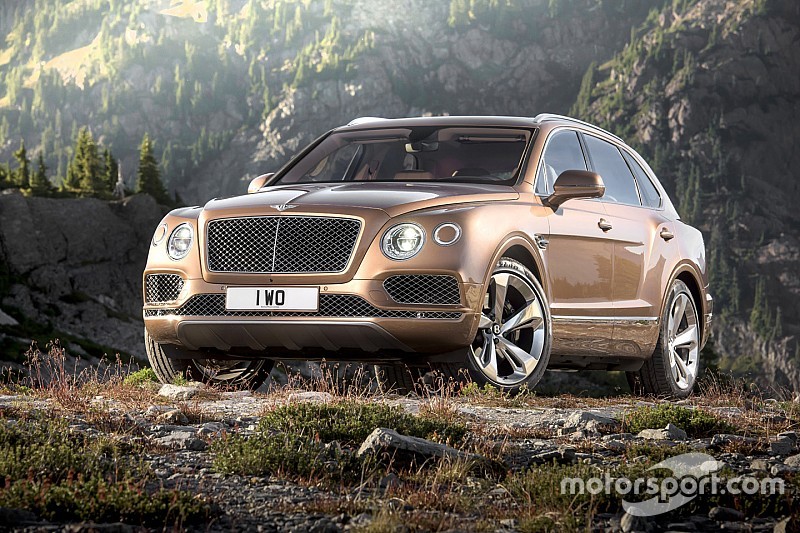 Le Bentley Bentayga sort du bois