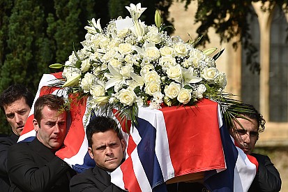 Funeral de Justin Wilson é realizado na Grã-Bretanha