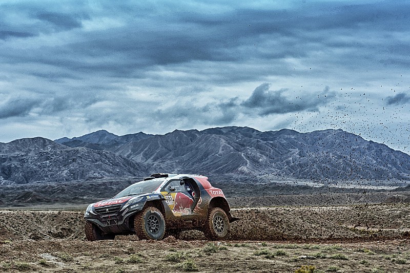 Sur la route du Dakar, Peugeot et Peterhansel s'imposent en Chine