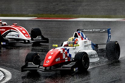 Barnicoat trionfa nel diluvio del Nurburgring