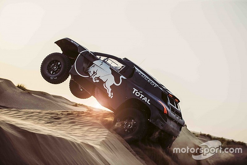 Dakar 2016: Peugeot stellt modifiziertes Fahrzeug vor