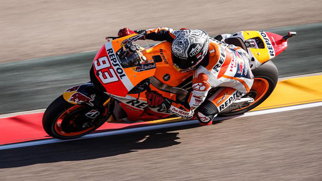 Marquez cade, ma piazza pole e record ad Aragon