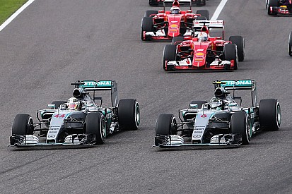 “Tinha de ter vencido a corrida hoje”, reconhece Nico Rosberg
