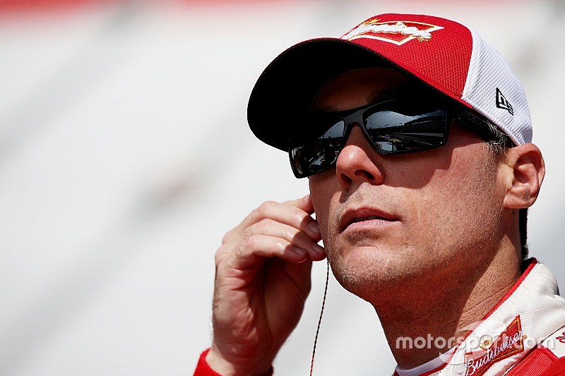 Harvick fue el más veloz en la primera práctica de Charlotte