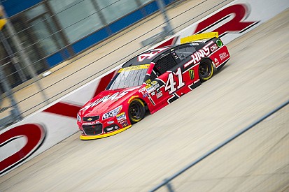 Kurt Busch fue el más veloz en la segunda práctica en Charlotte