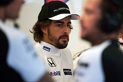 Alonso expresa su apoyo a Sainz