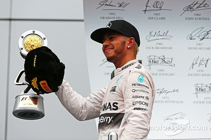Hamilton recuerda a Senna tras su victoria en Sochi