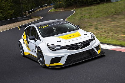 Opel präsentiert TCR-Rennwagen für 2016