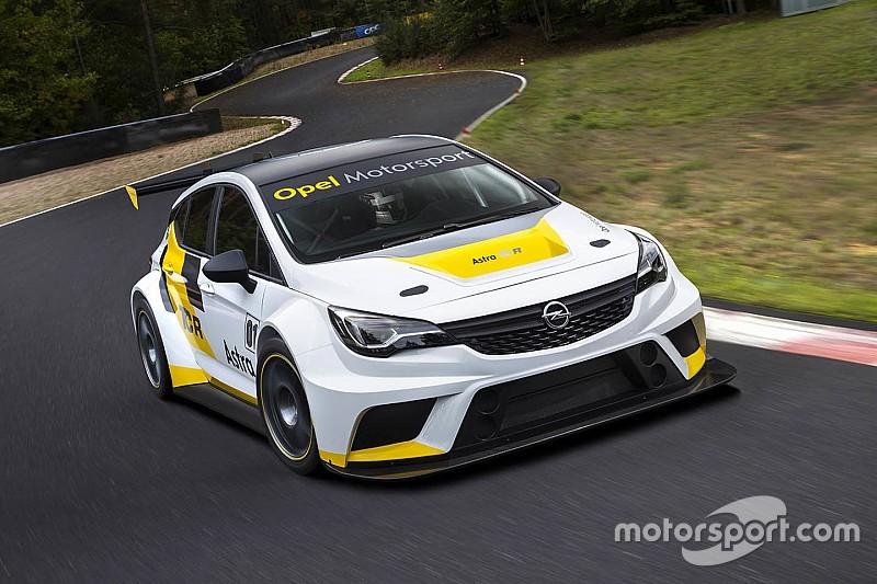 Opel präsentiert TCR-Rennwagen für 2016