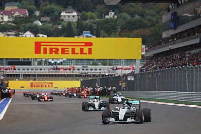 Феттелю не понравились действия Mercedes перед стартом в Сочи