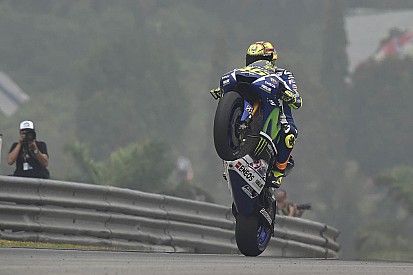 Rossi: "Márquez no tira nunca a sus rivales"
