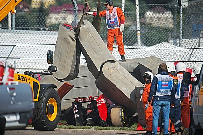Crash Sainz: ha rallentato da 153 km/h a 0 in 4 metri!