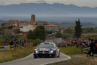 WRC Spanien: Andreas Mikkelsen mit erstem Sieg, Sebastien Ogier mit Crash