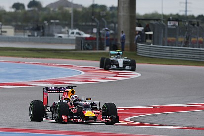 Daniel Ricciardo kritisch: 'Jonge jongens iets te enthousiast'