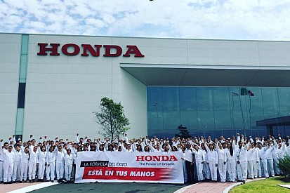 Fernando Alonso inició la promoción del GP de México