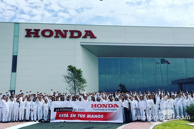 Fernando Alonso inició la promoción del GP de México