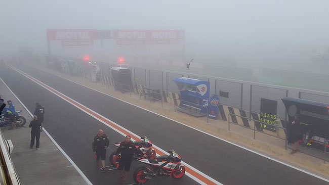 Colpo di scena: su Valencia arriva una fitta nebbia
