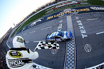 Fort Worth: Jimmie Johnson ringt Brad Keselowski nieder