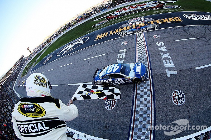 Fort Worth: Jimmie Johnson ringt Brad Keselowski nieder