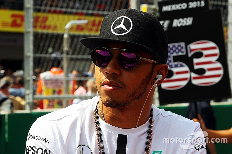 Hamilton falta a evento em SP; Mercedes nega rumores
